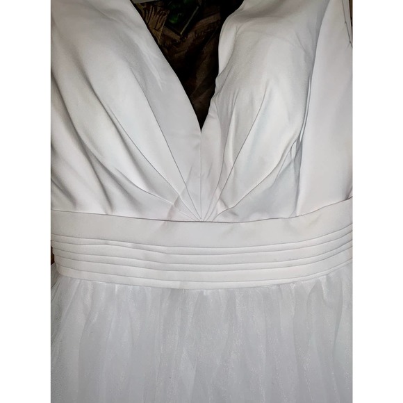 Elegant White Wedding Dress - Picture 10 of 14